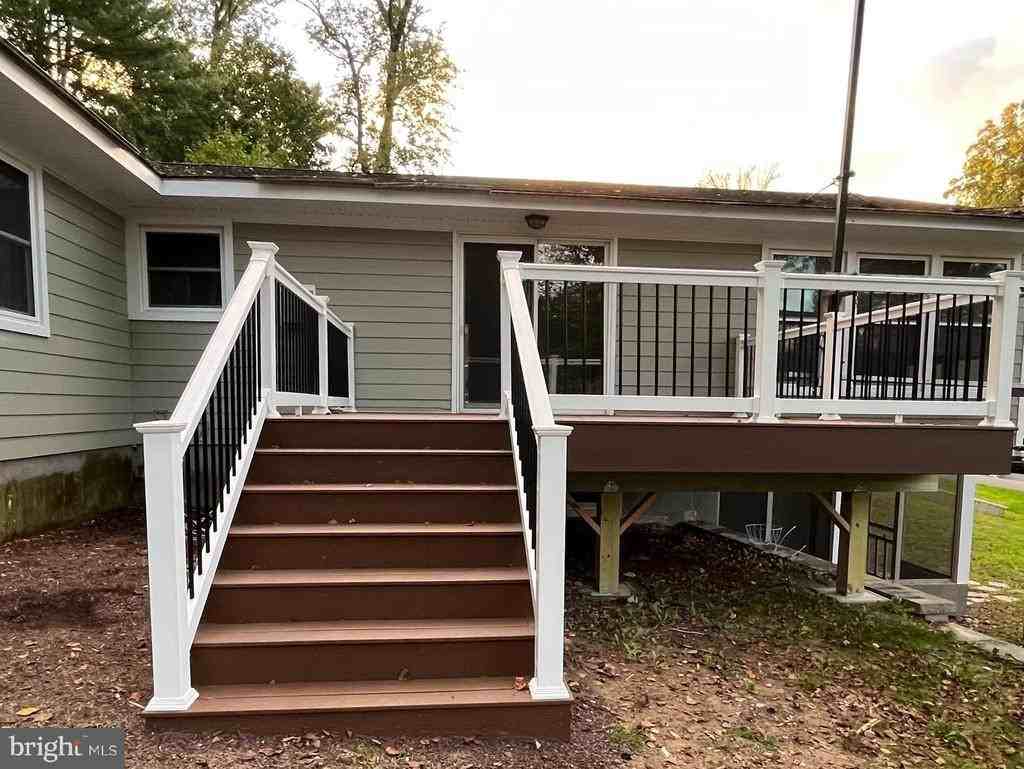 100 Tudor Lane - Photo 7 of 24