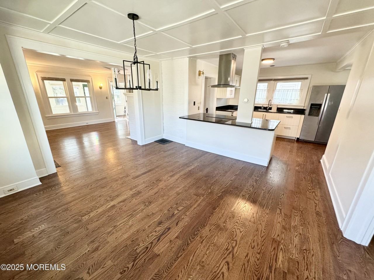 208 East Bergen Place - Photo 7 of 25