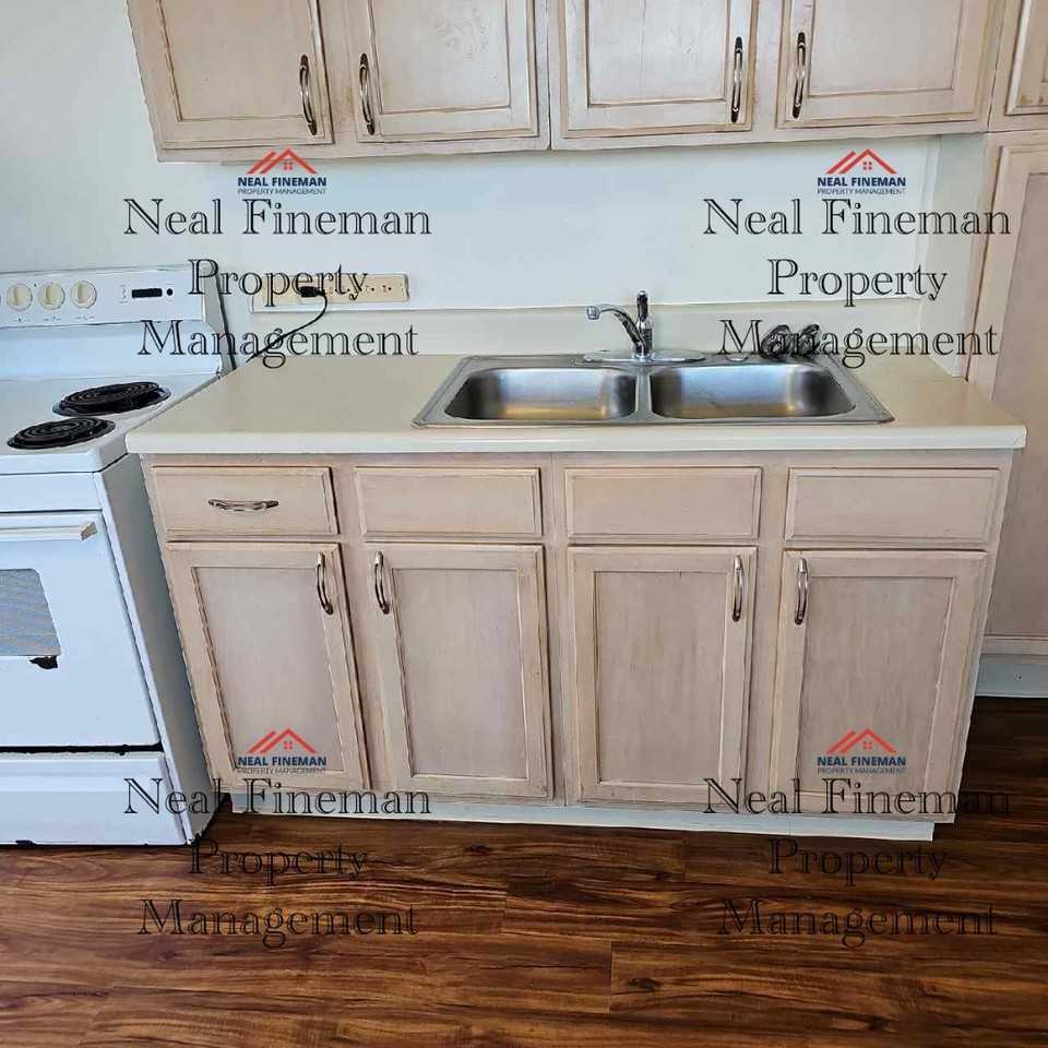 35 Plum St #E - Photo 2 of 10