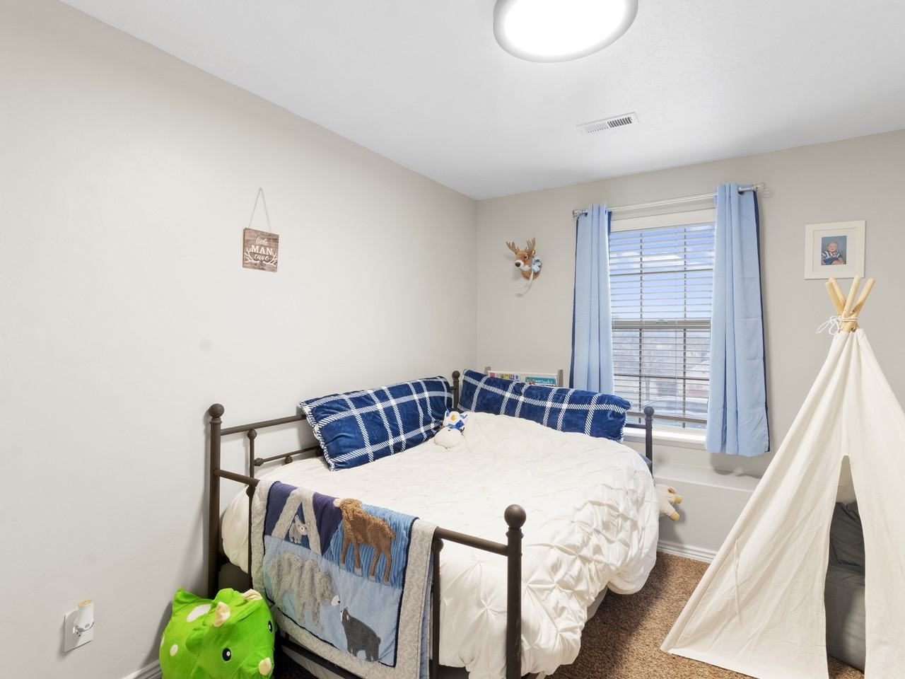 811 East Sandhill Court - Photo 3 of 31