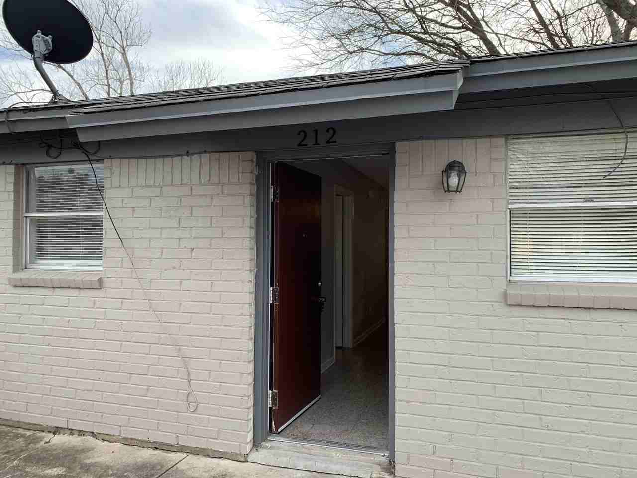 214 E Reagan Ave #214 - Photo 2 of 7