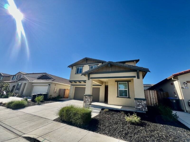 3215 Center Drive - Photo 2 of 41