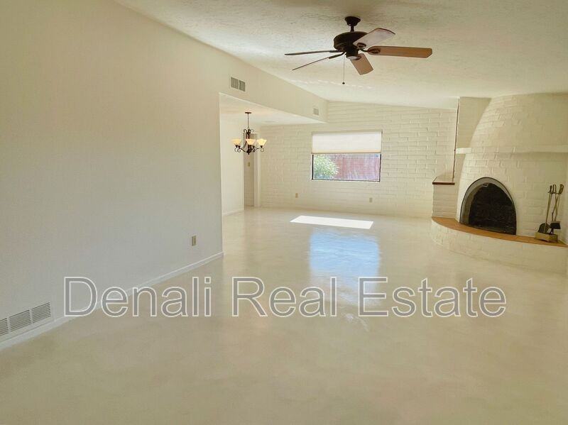 1550 East Chula Vista Road - Photo 3 of 31