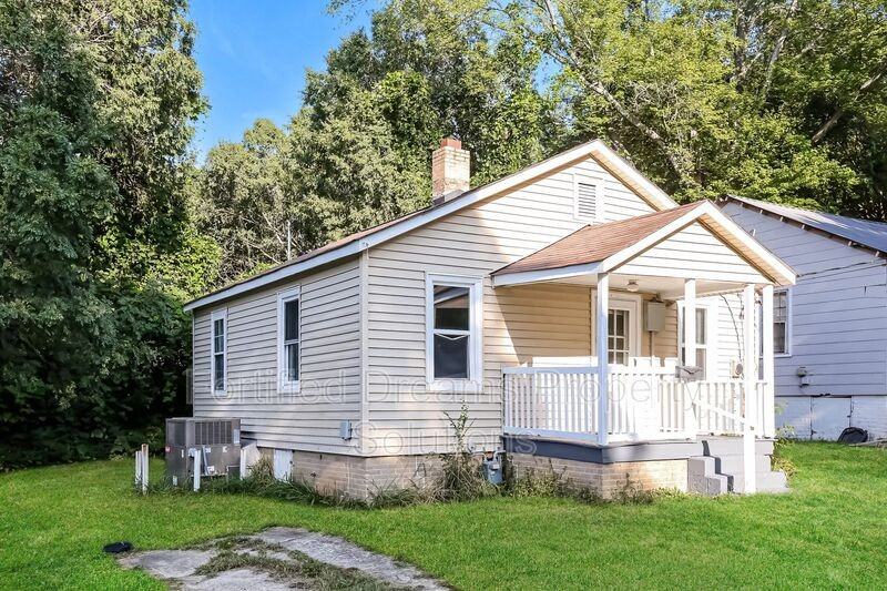 1704 Lincoln Avenue - Photo 2 of 20