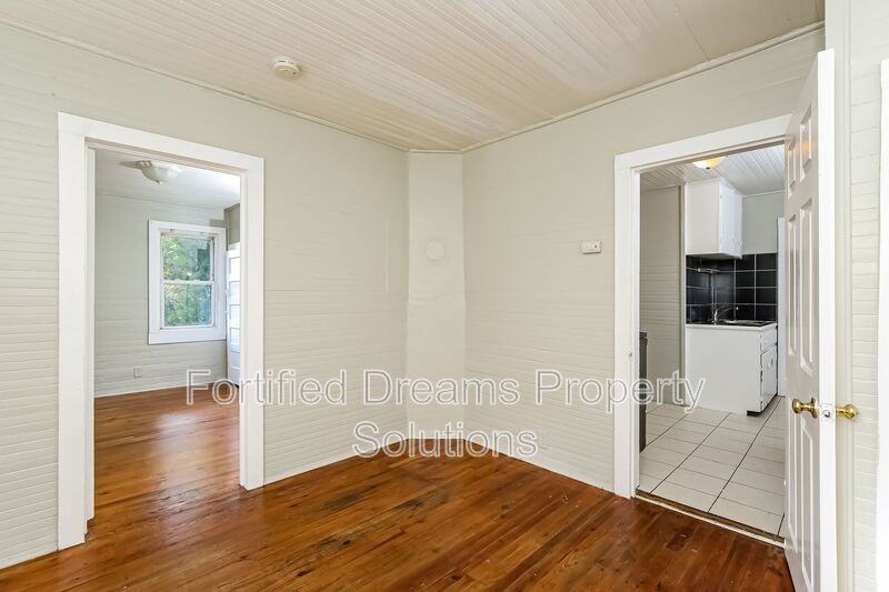 1704 Lincoln Avenue - Photo 5 of 20