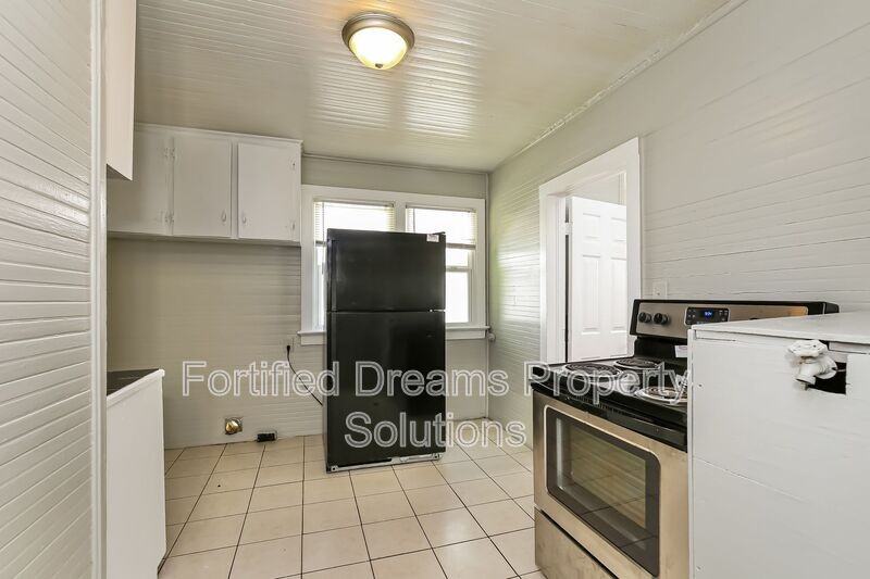 1704 Lincoln Avenue - Photo 6 of 20