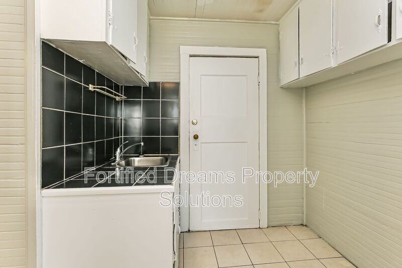 1704 Lincoln Avenue - Photo 7 of 20