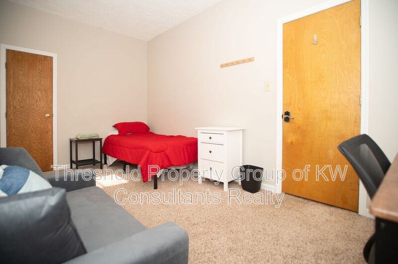 1355 Dennison Ave - Photo 6 of 12