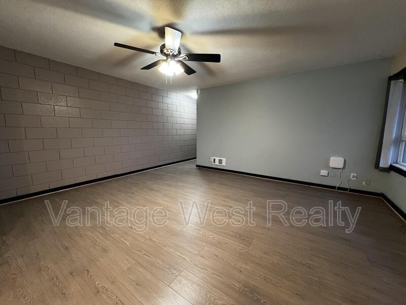 1292 Lawrence Avenue - Photo 2 of 9