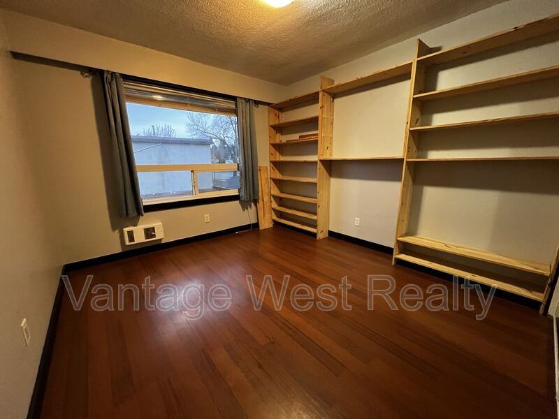 1292 Lawrence Avenue - Photo 7 of 9