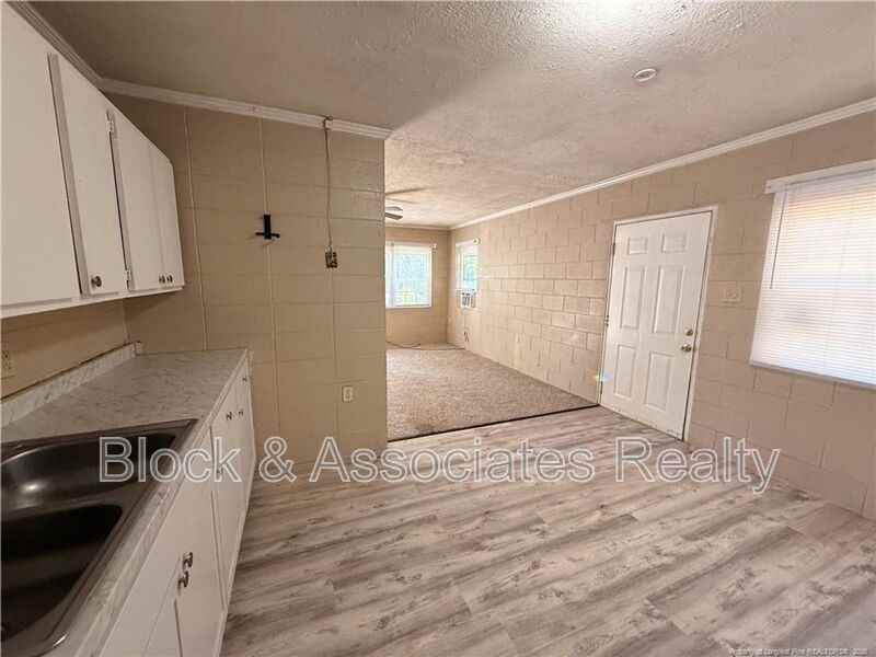 425 425 - Photo 5 of 10