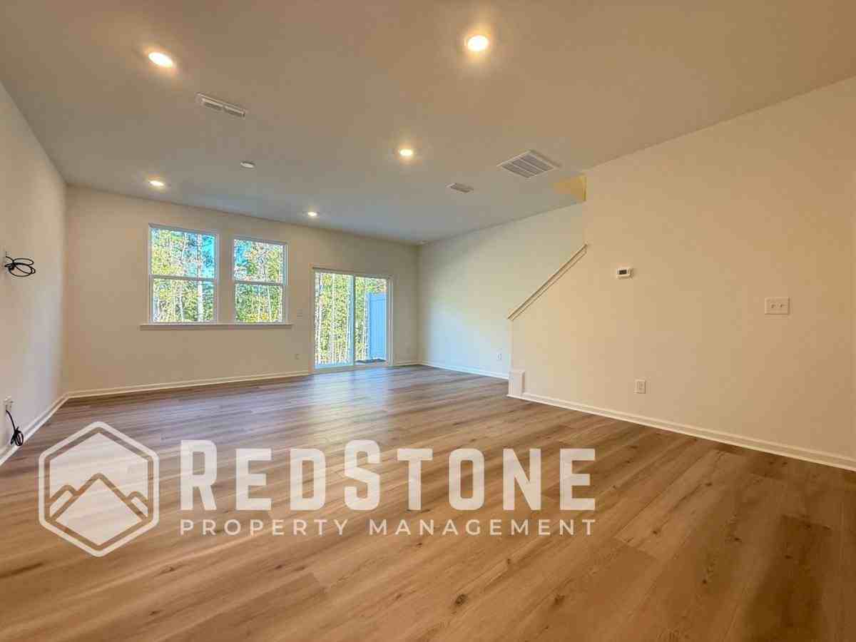 194 Parker Ln - Photo 3 of 10