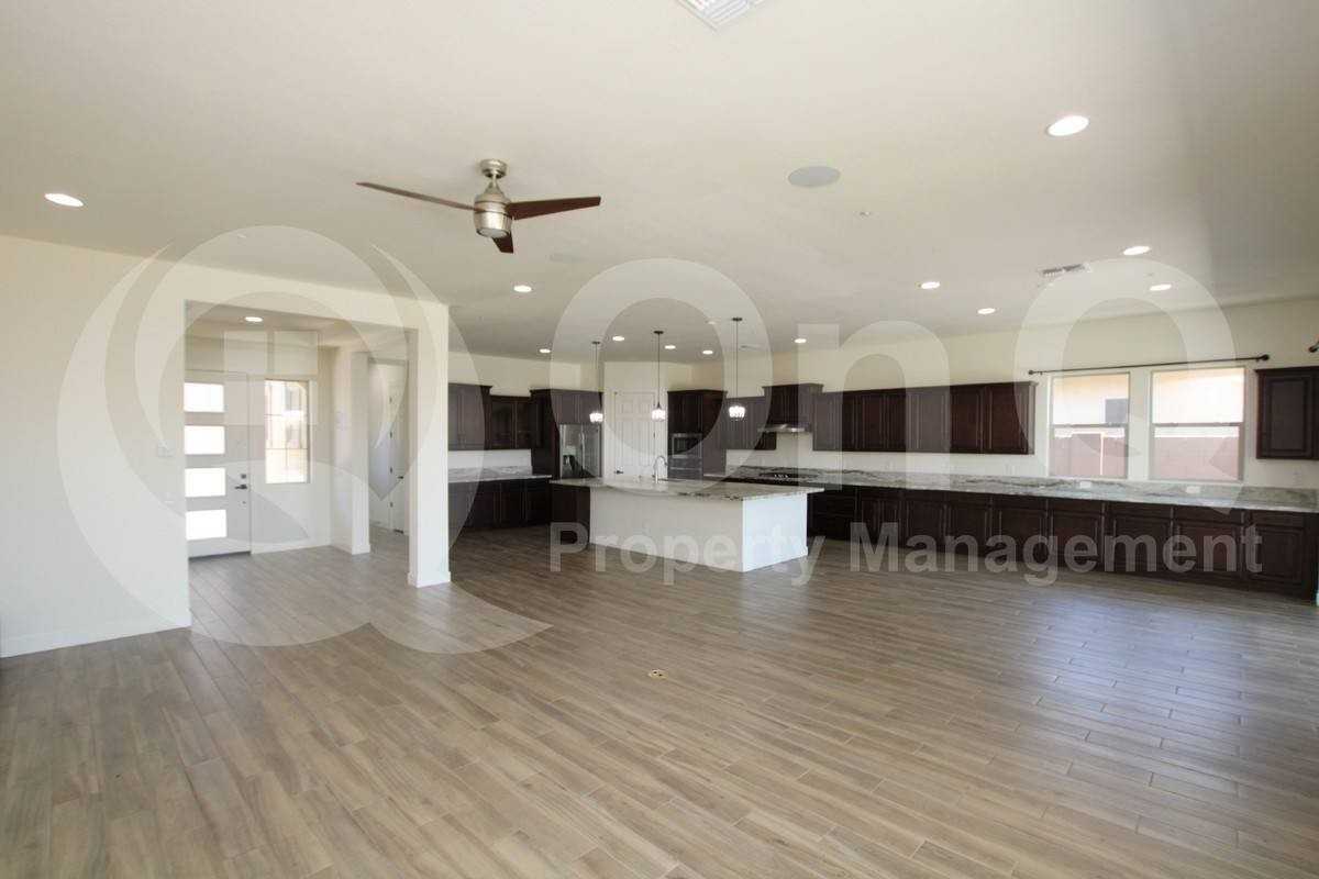 9555 W Park View Ln - Photo 3 of 10