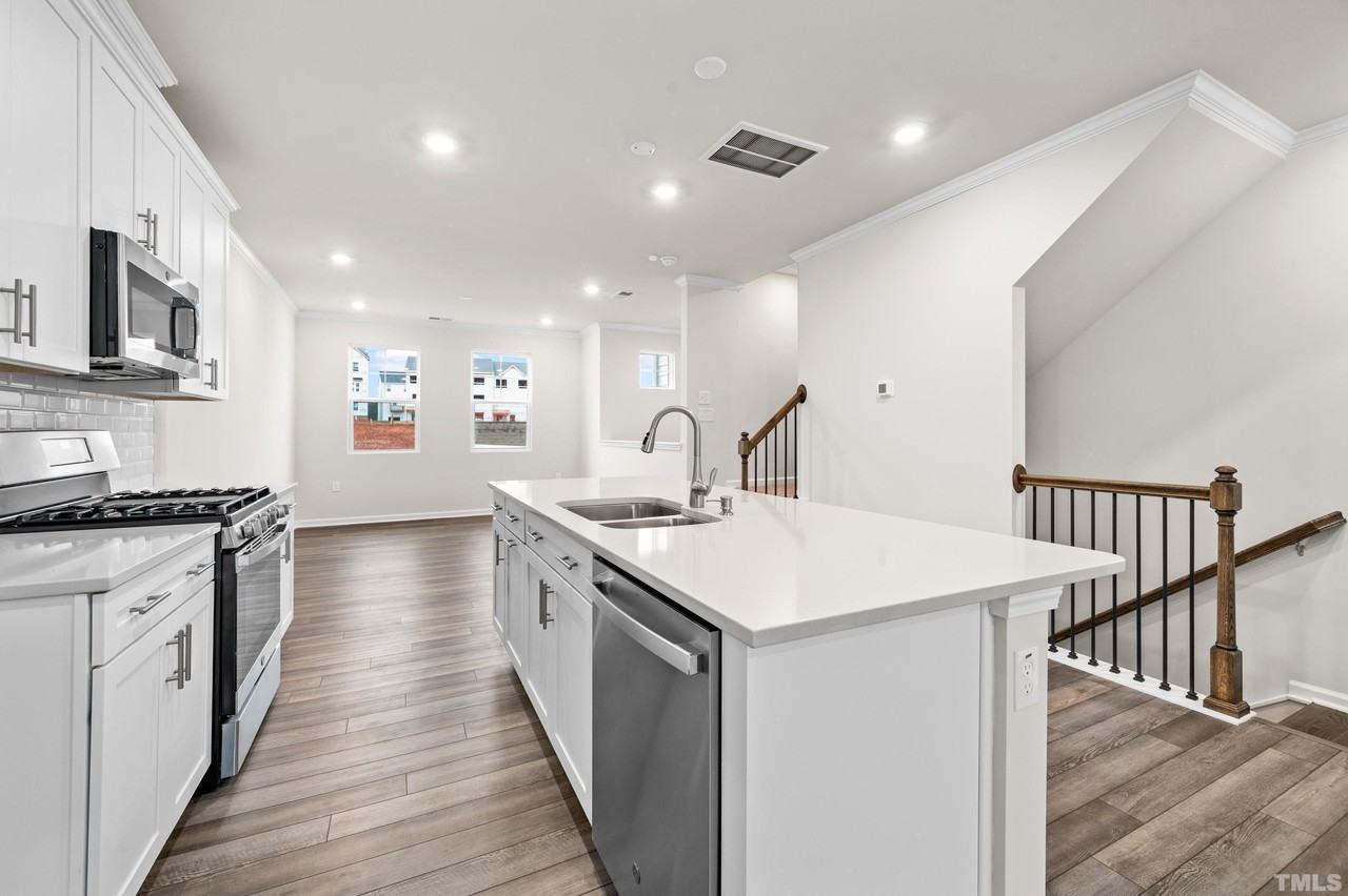 414 Oldham Lane - Photo 5 of 29