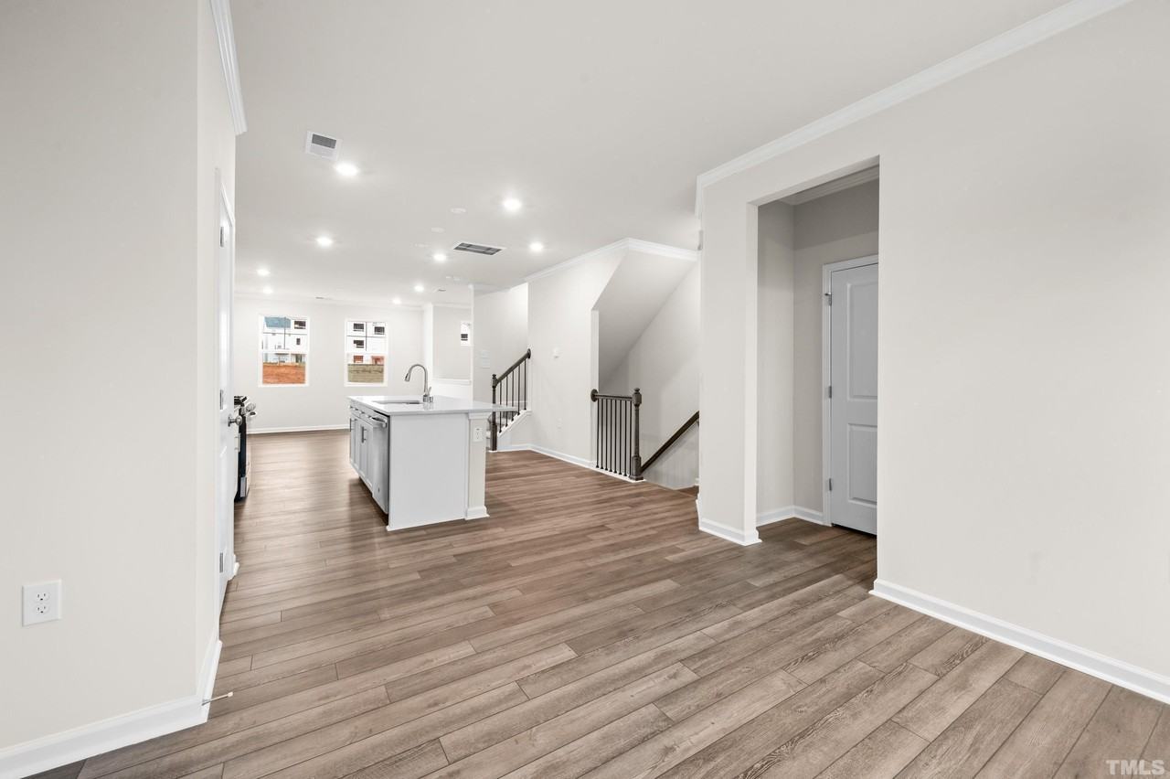 414 Oldham Lane - Photo 6 of 29