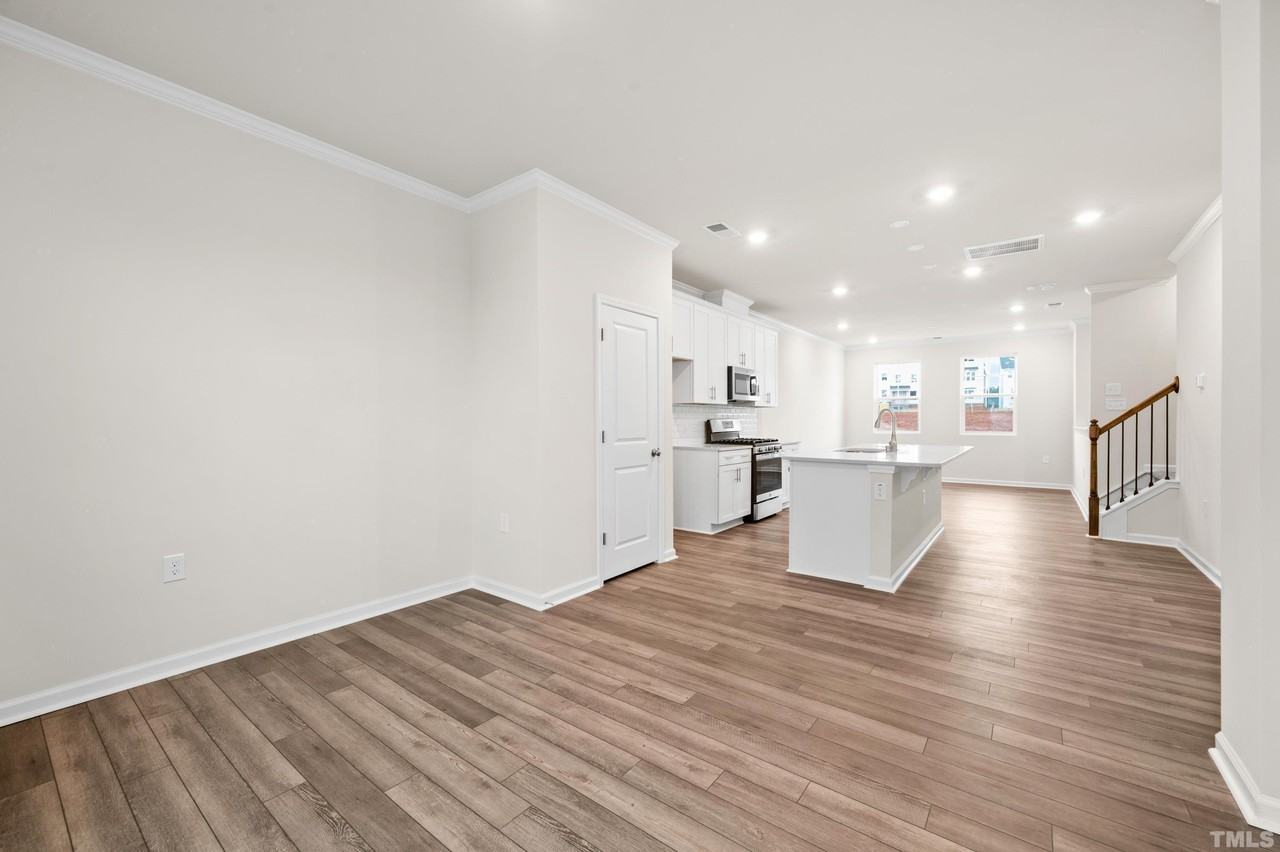 414 Oldham Lane - Photo 7 of 29