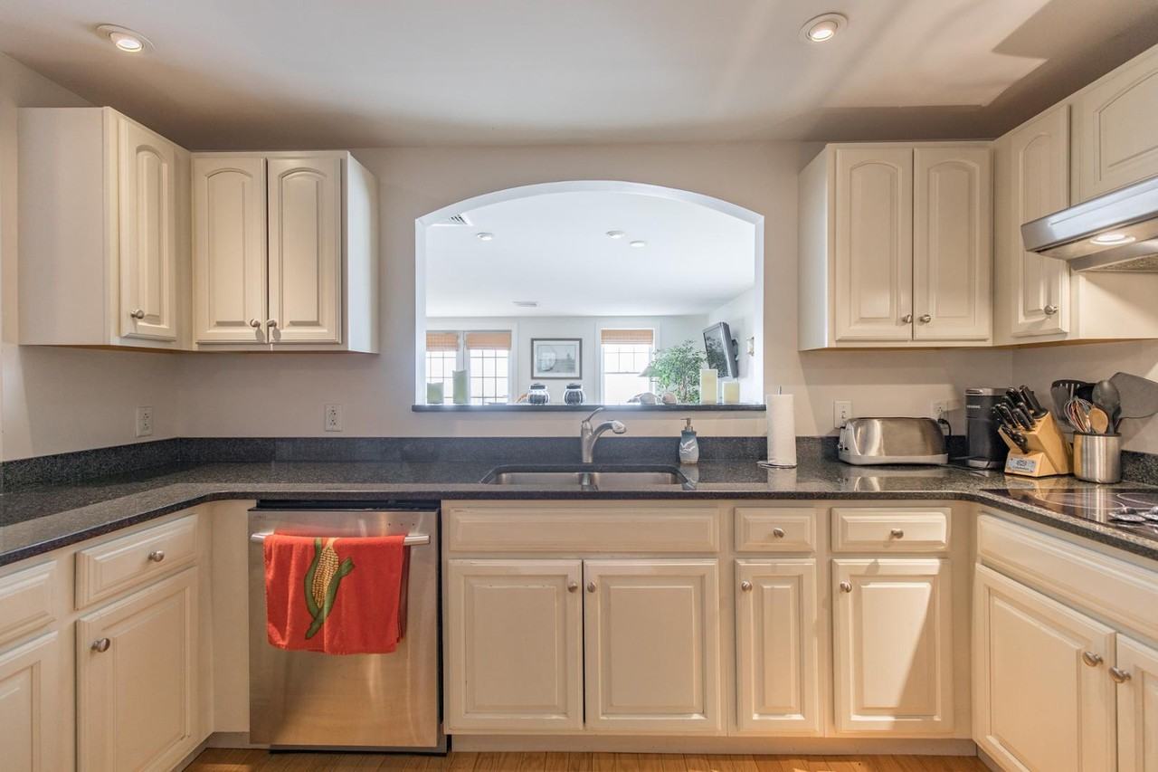 1 E Grand Ave #304 - Photo 6 of 36