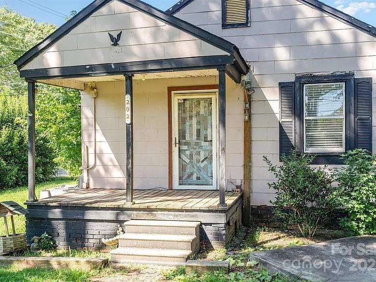 202 Hovis Road - Photo 4 of 18