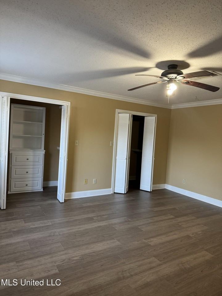 204 Lake Forest Lane - Photo 3 of 15