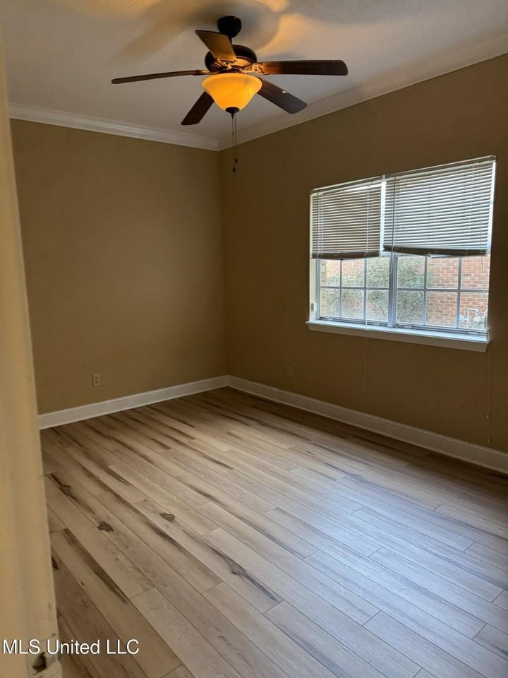 204 Lake Forest Lane - Photo 4 of 15