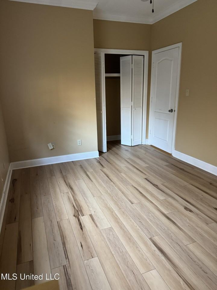 204 Lake Forest Lane - Photo 5 of 15