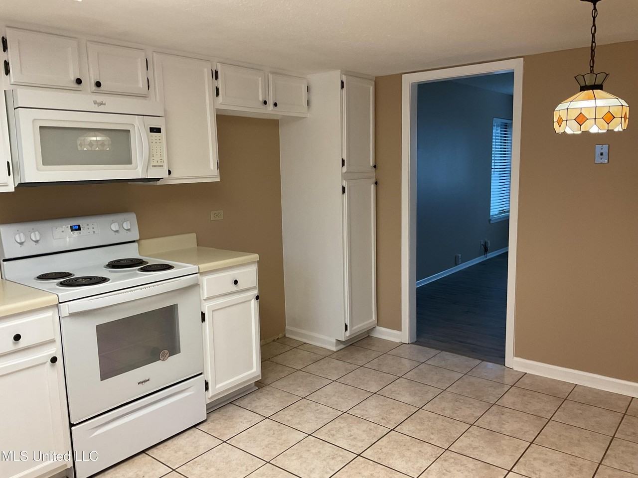 139 Lakebend Circle - Photo 3 of 13