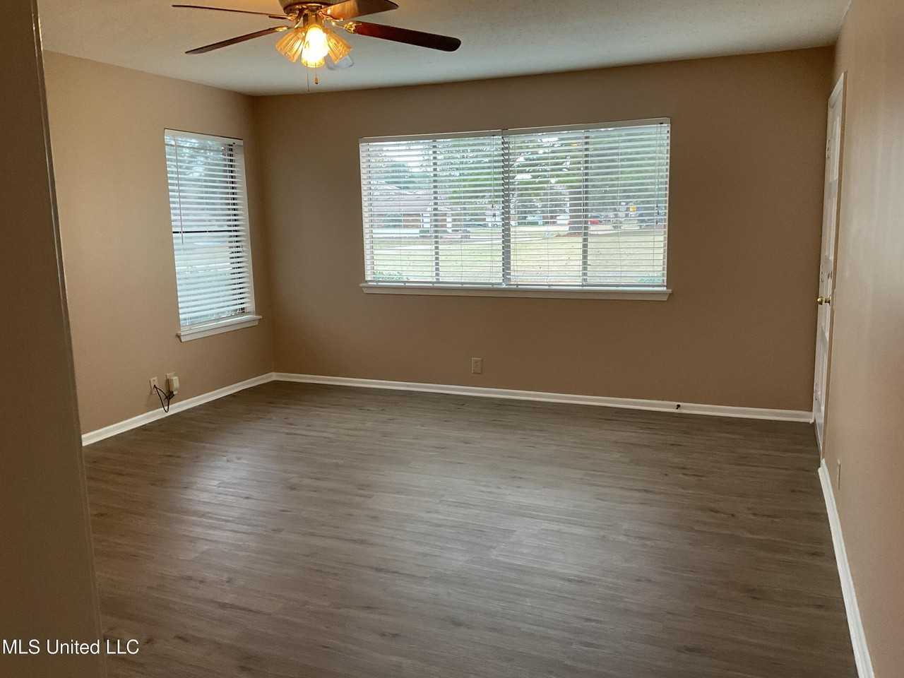 139 Lakebend Circle - Photo 4 of 13