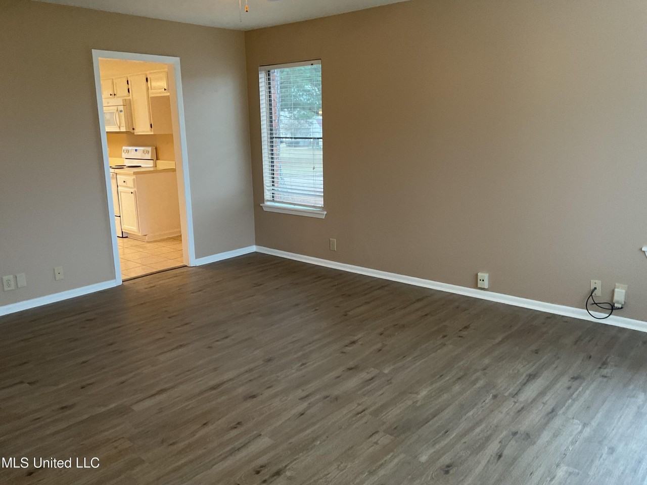 139 Lakebend Circle - Photo 6 of 13