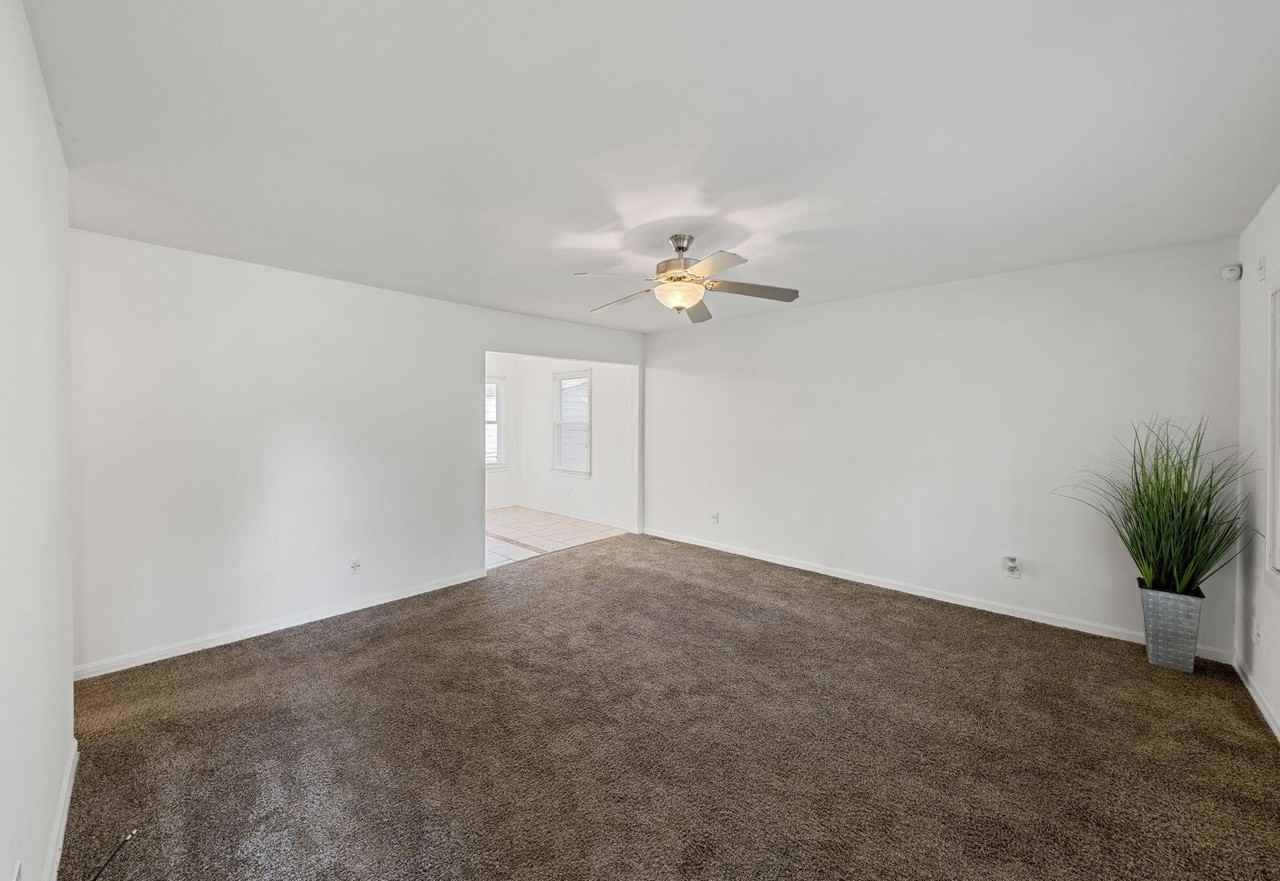 2828 Eleanor Street - Photo 3 of 12