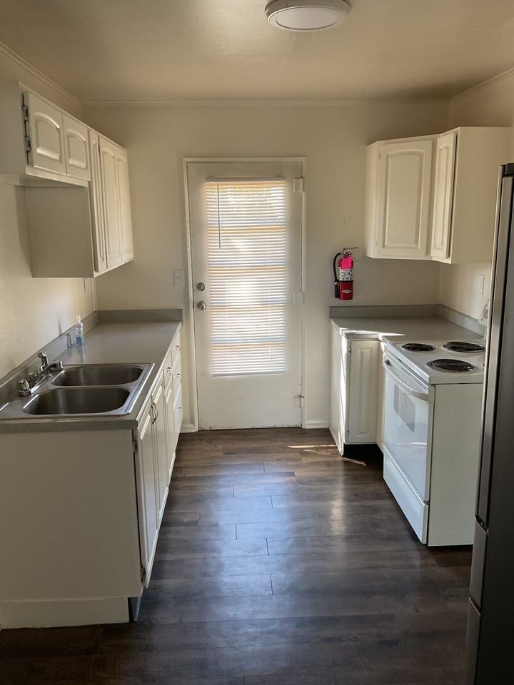 1940 South Cedar Avenue - Photo 5 of 21