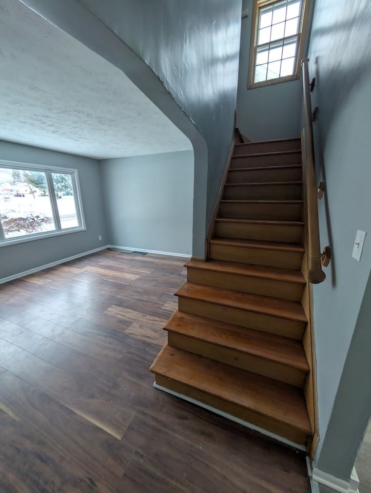 15709 Northwood Avenue - Photo 2 of 24