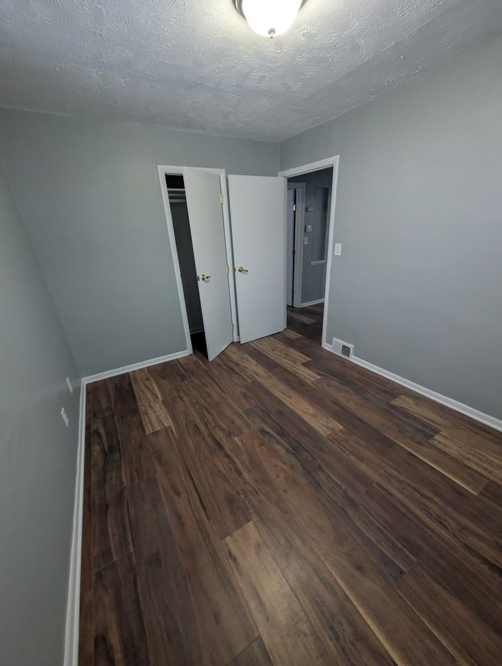 15709 Northwood Avenue - Photo 5 of 24