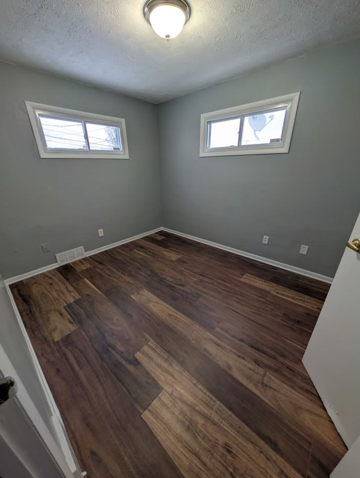 15709 Northwood Avenue - Photo 7 of 24