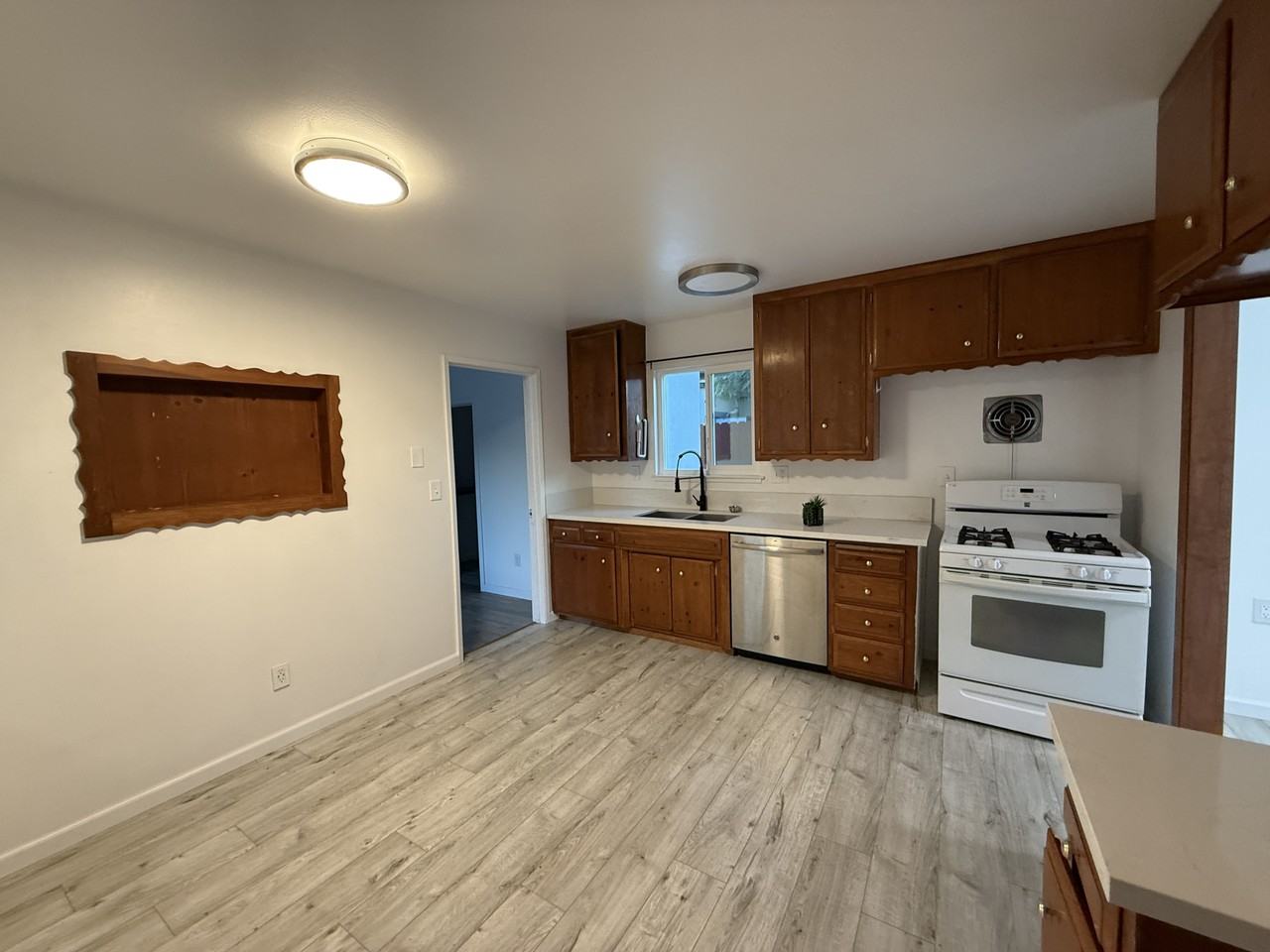 1408 West Walnut Avenue - Photo 4 of 16