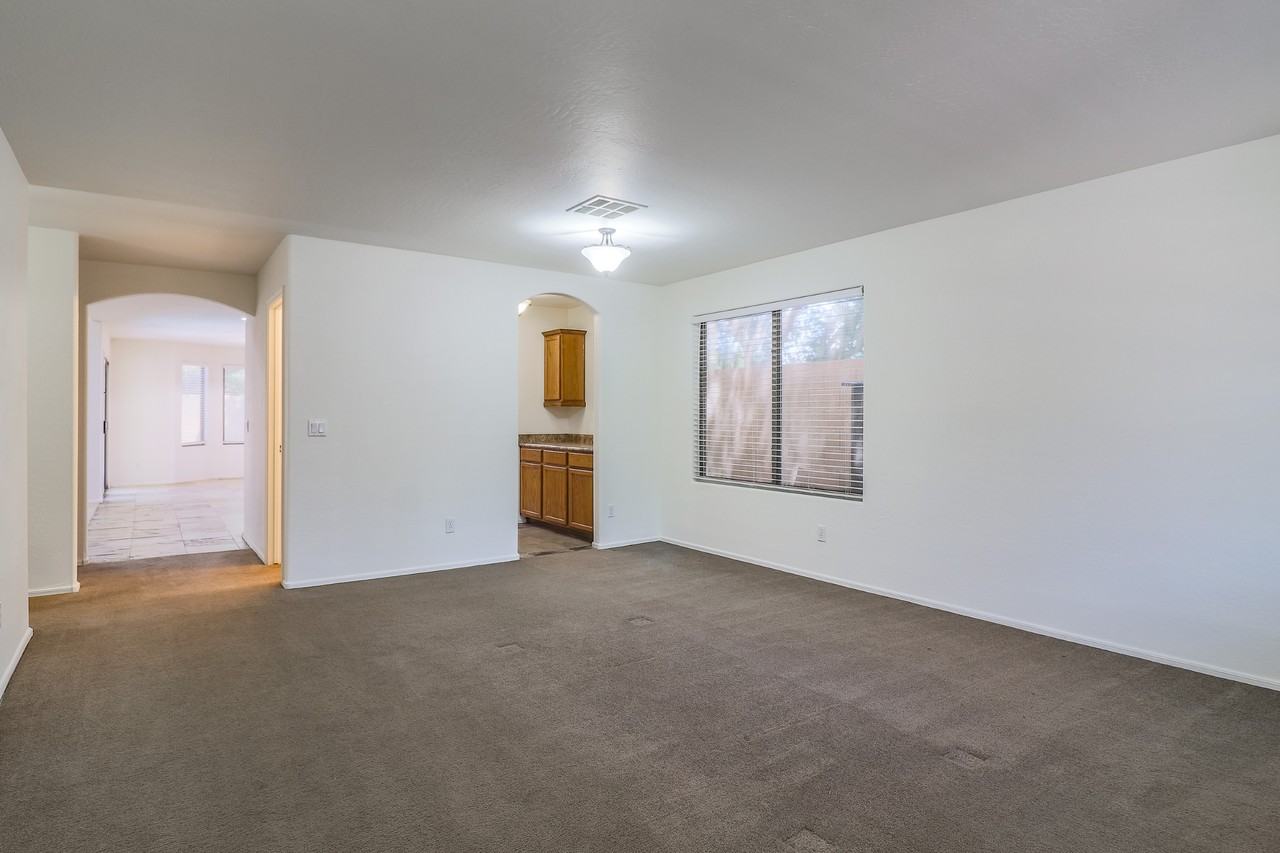 10606 La Reata Avenue - Photo 5 of 39