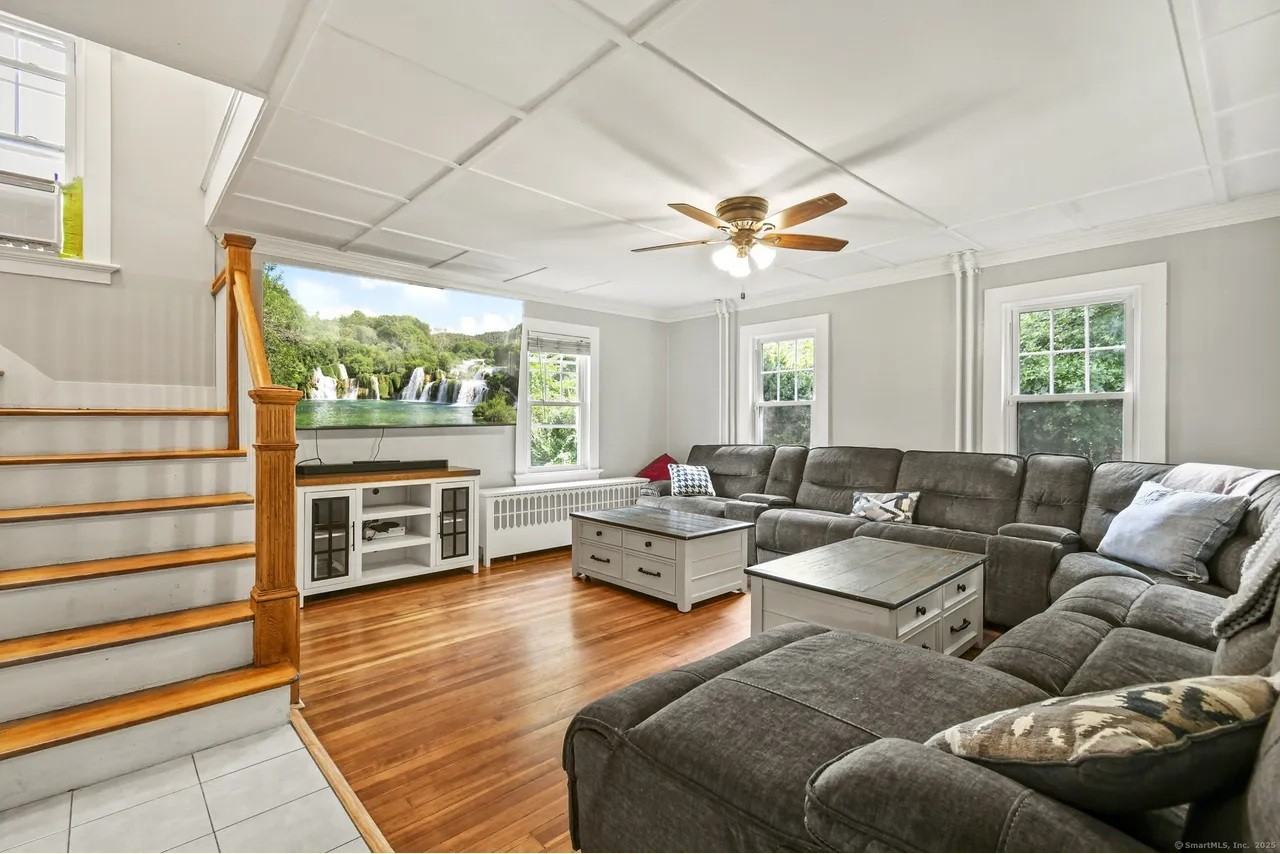 635 Pine Street - Photo 2 of 27