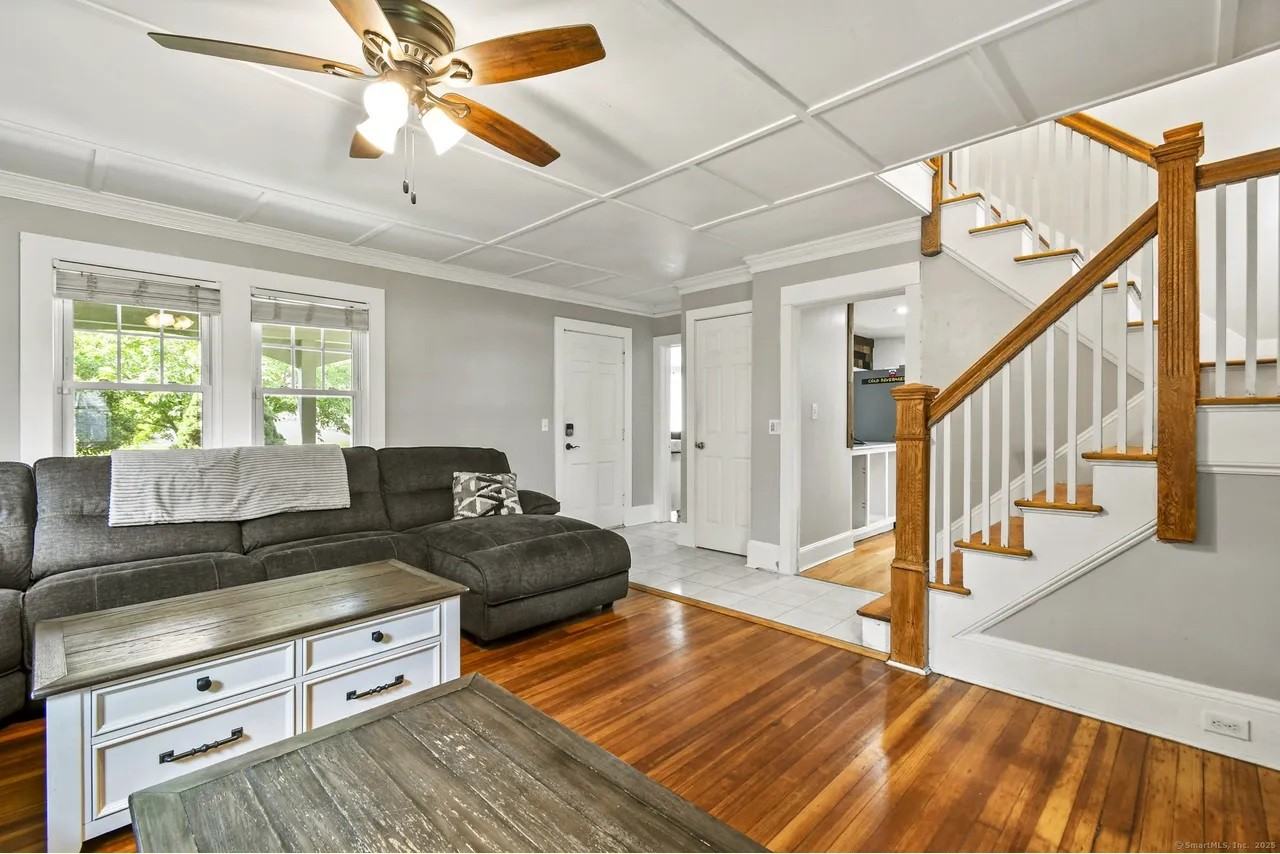 635 Pine Street - Photo 3 of 27