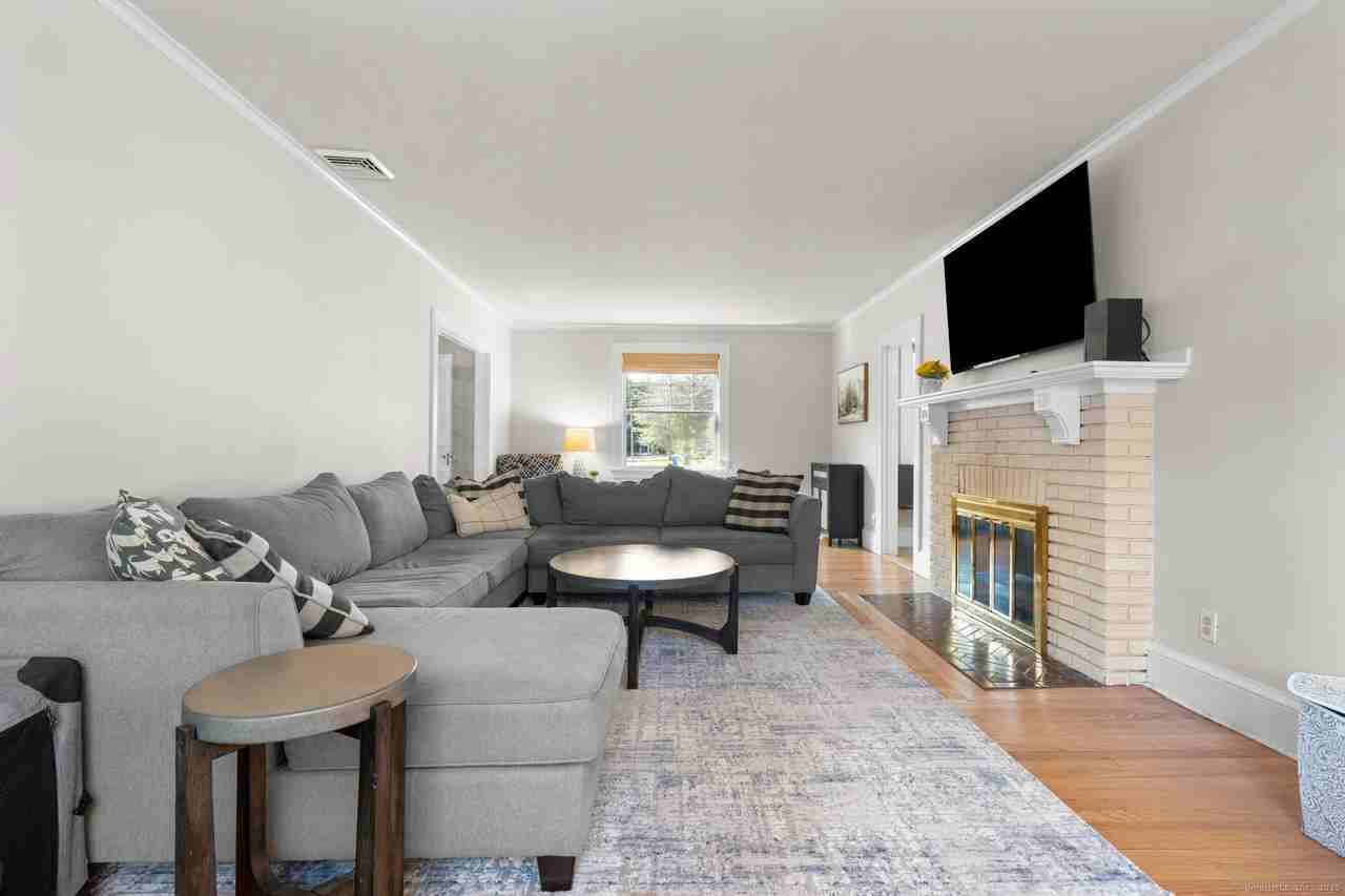 270 Fern Street - Photo 7 of 20