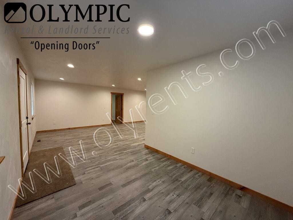 309 North 6th Avenue Southwest - Photo 3 of 22