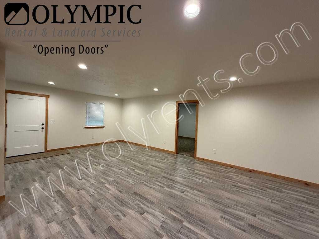 309 North 6th Avenue Southwest - Photo 4 of 22