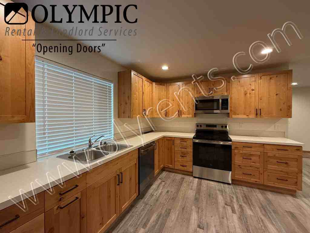 309 North 6th Avenue Southwest - Photo 6 of 22