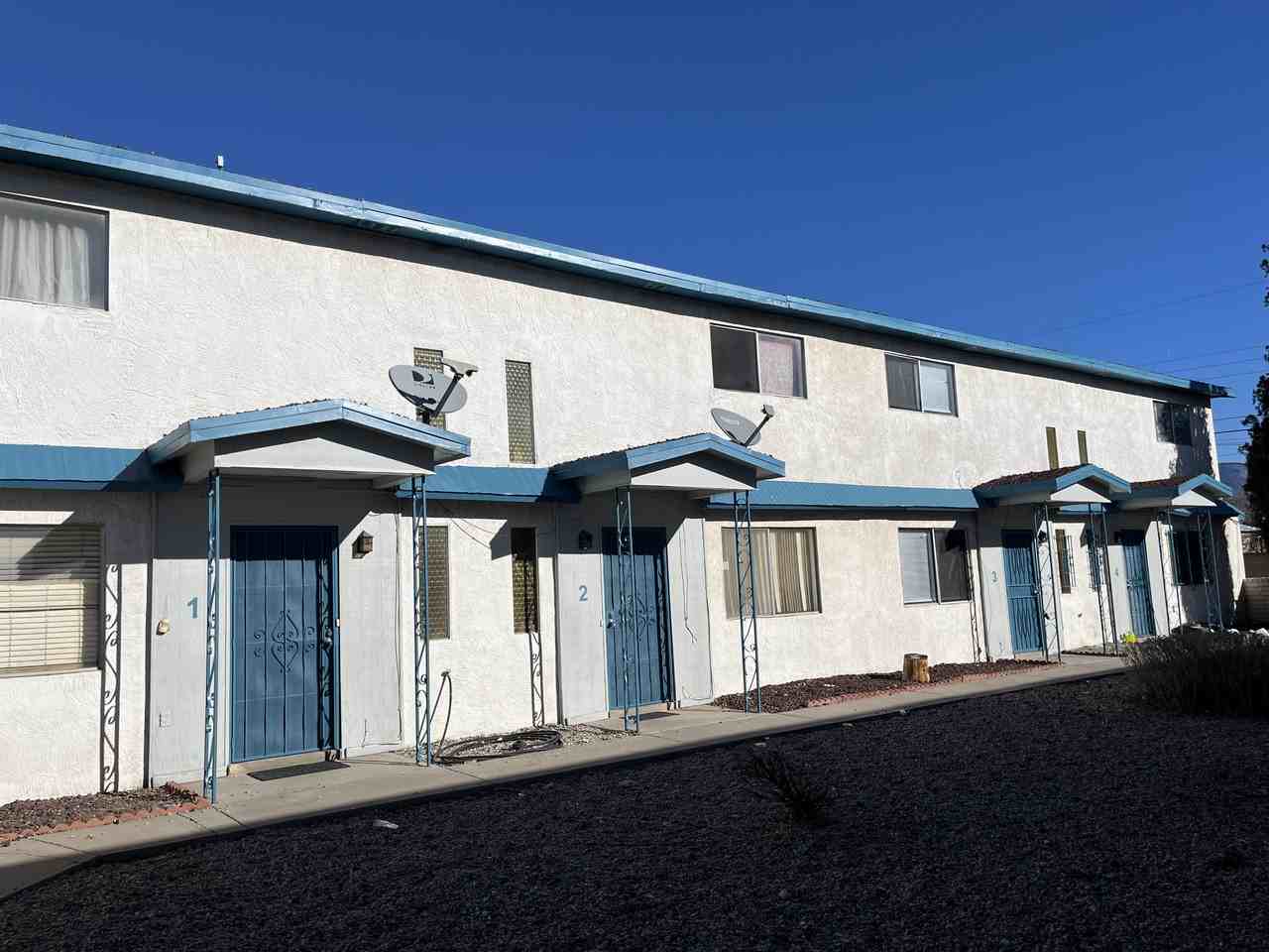 808 Ortiz Dr Se - Photo 2 of 9