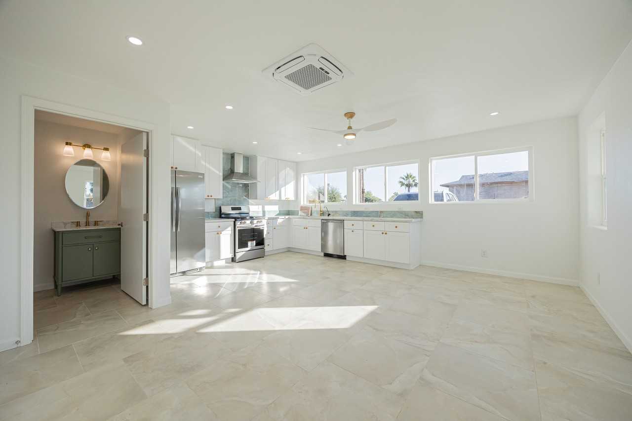 5132 South Dorsey Lane - Photo 3 of 15