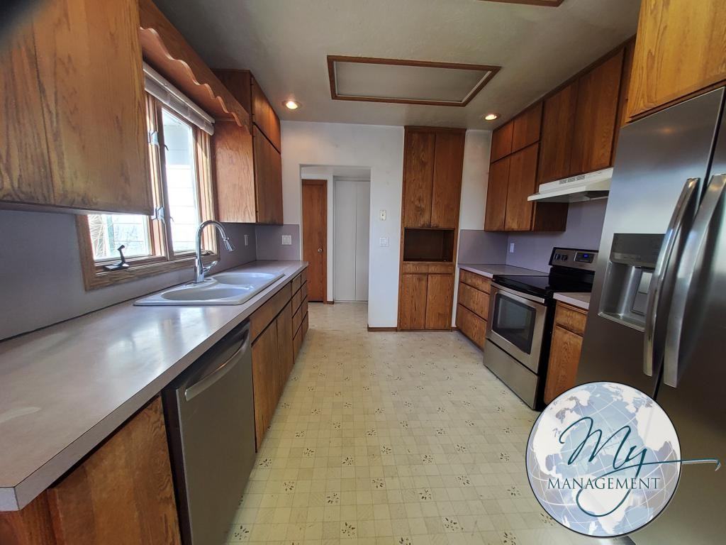 3431 Ne #B - Photo 4 of 50