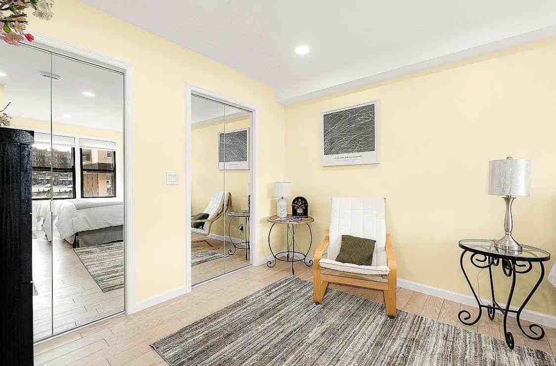 7211 110Th St - Photo 4 of 17