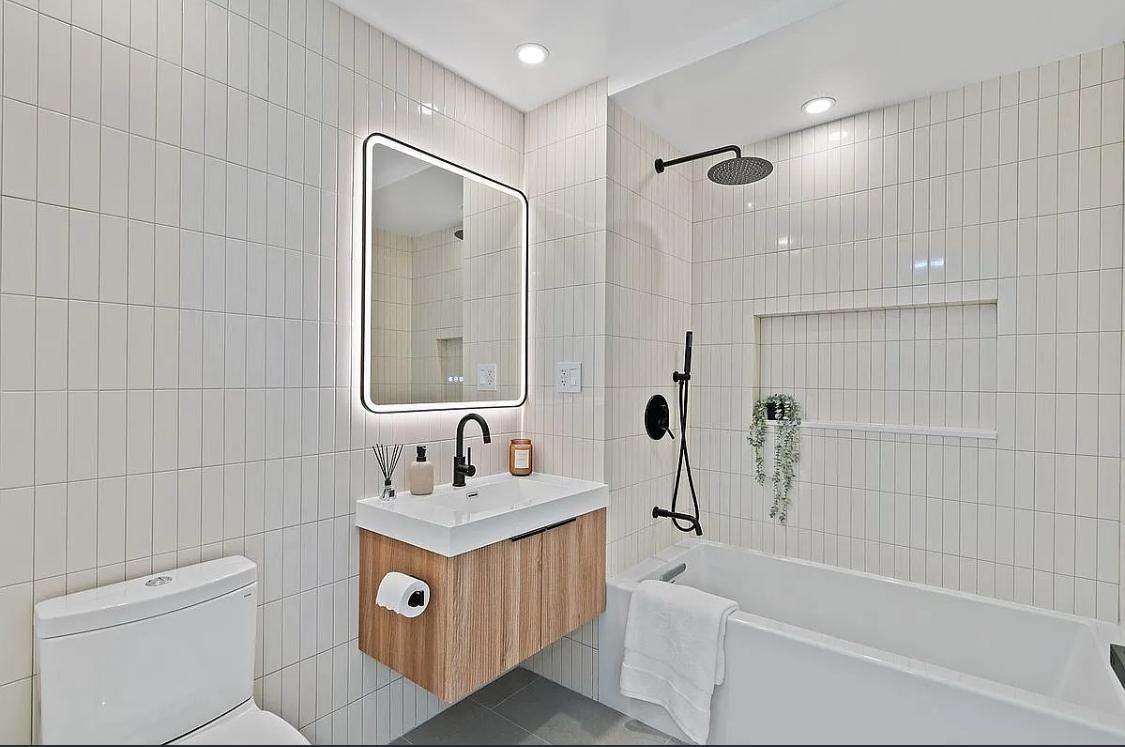 2723 Crescent St - Photo 4 of 9