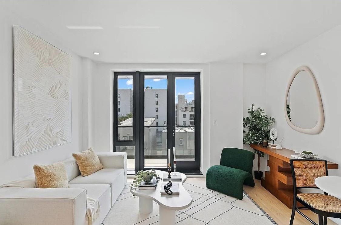 2723 Crescent St - Photo 7 of 9