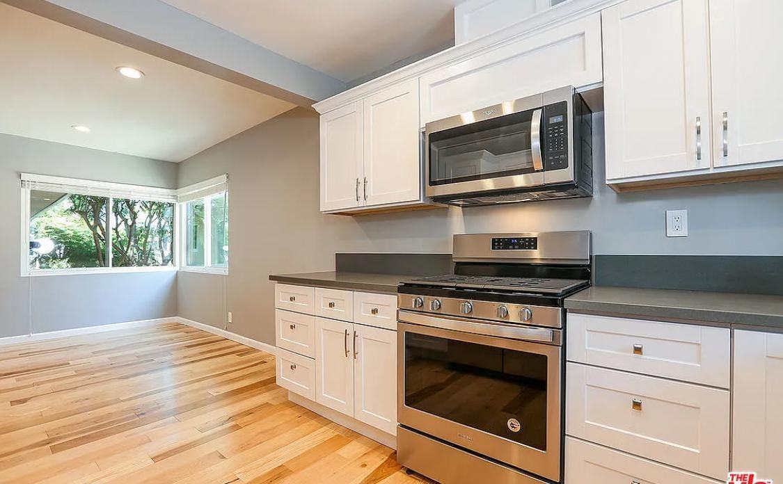 908 6Th St - Photo 2 of 11