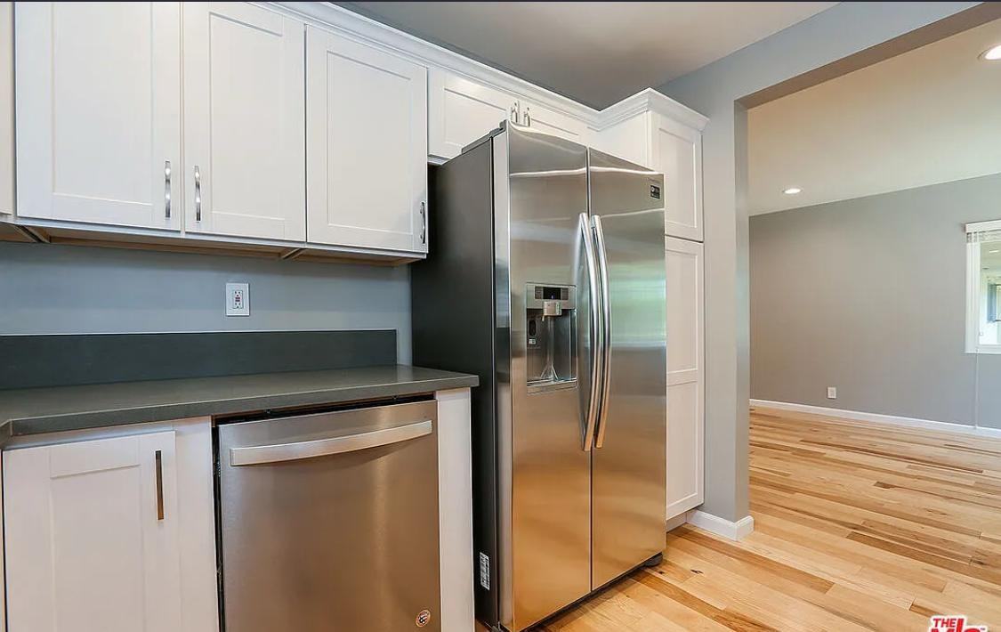 908 6Th St - Photo 3 of 11