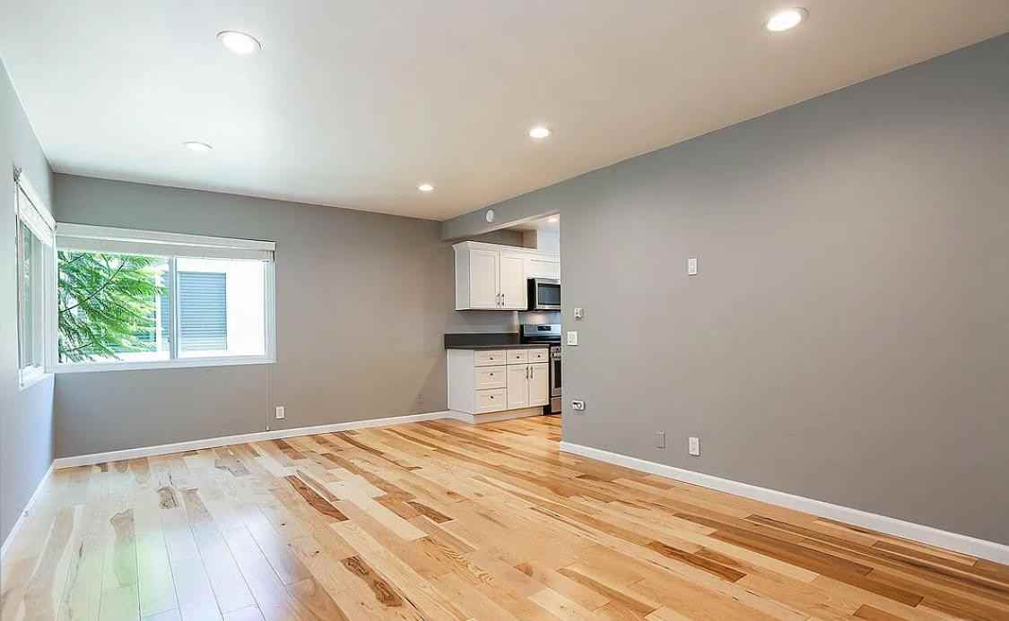 908 6Th St - Photo 5 of 11